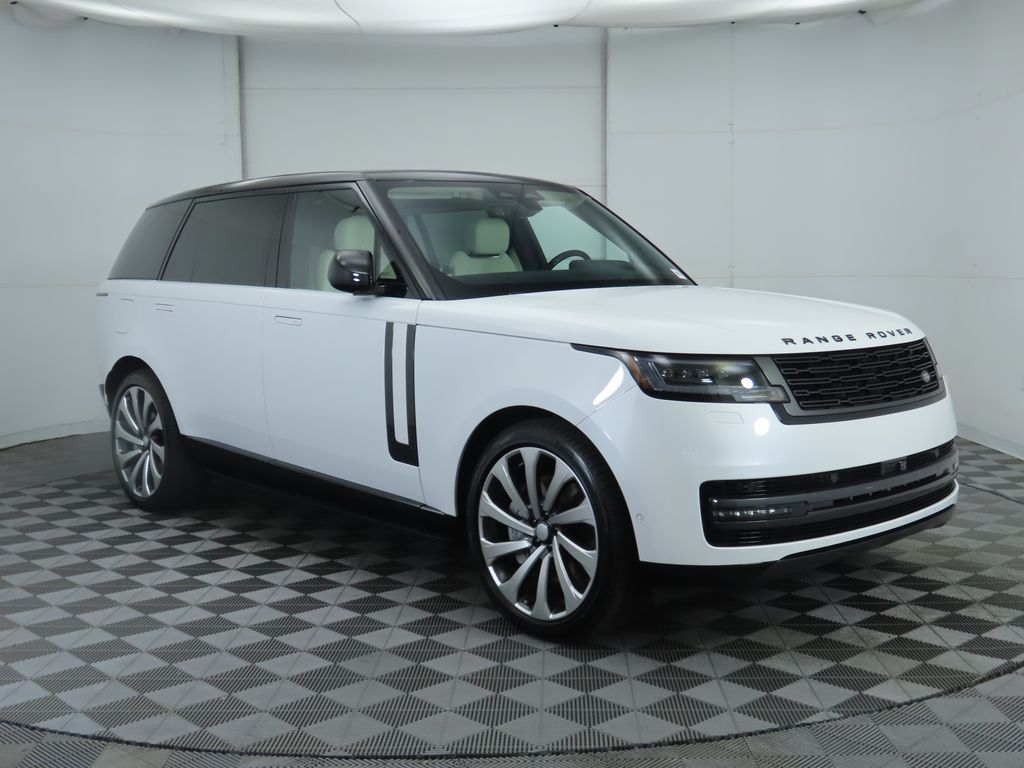 2025 Land Rover Range Rover SE photo 3