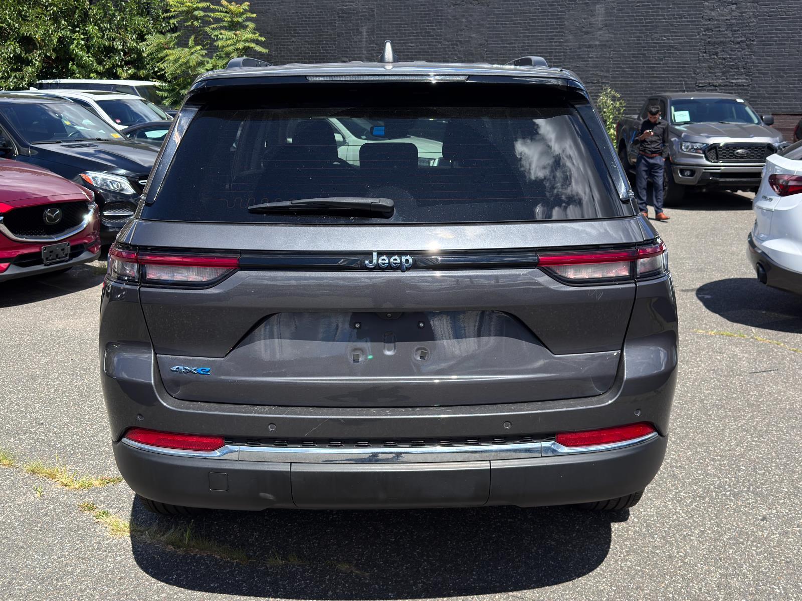 2023 Jeep Cherokee 4xe photo 2
