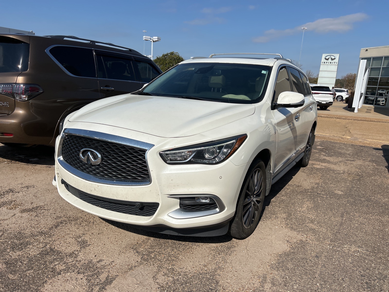 2016 Infiniti QX60 Base photo 3