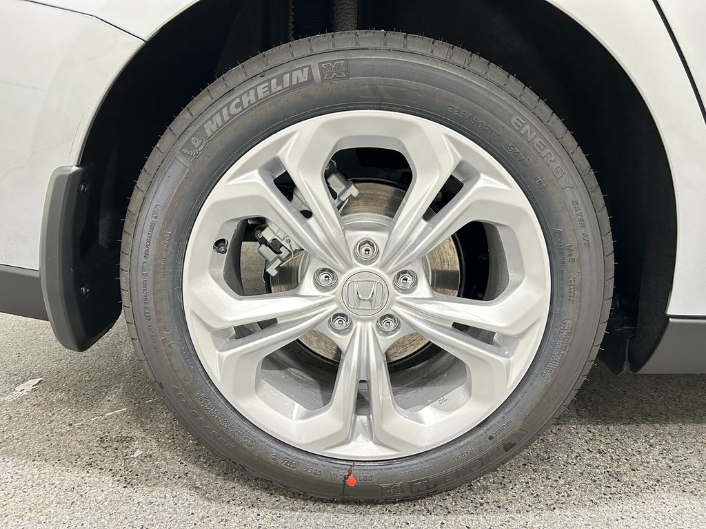 2025 Honda Accord LX photo 9