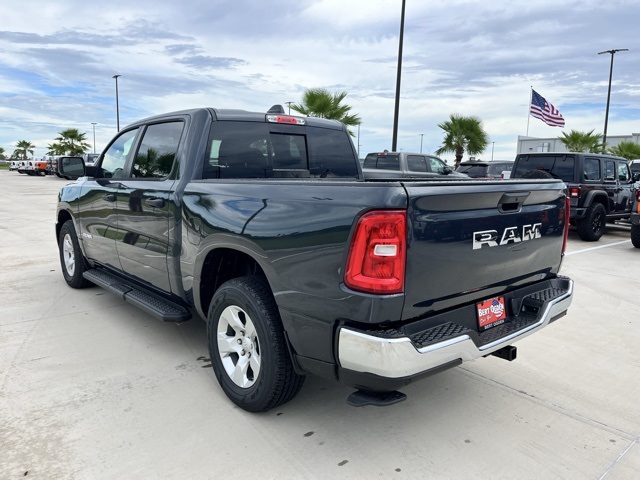 2025 Ram 1500 Tradesman photo 3