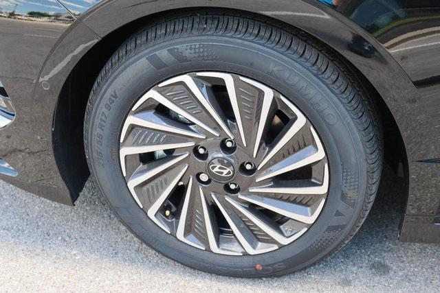 New 2025 Black Hyundai Limited image 5