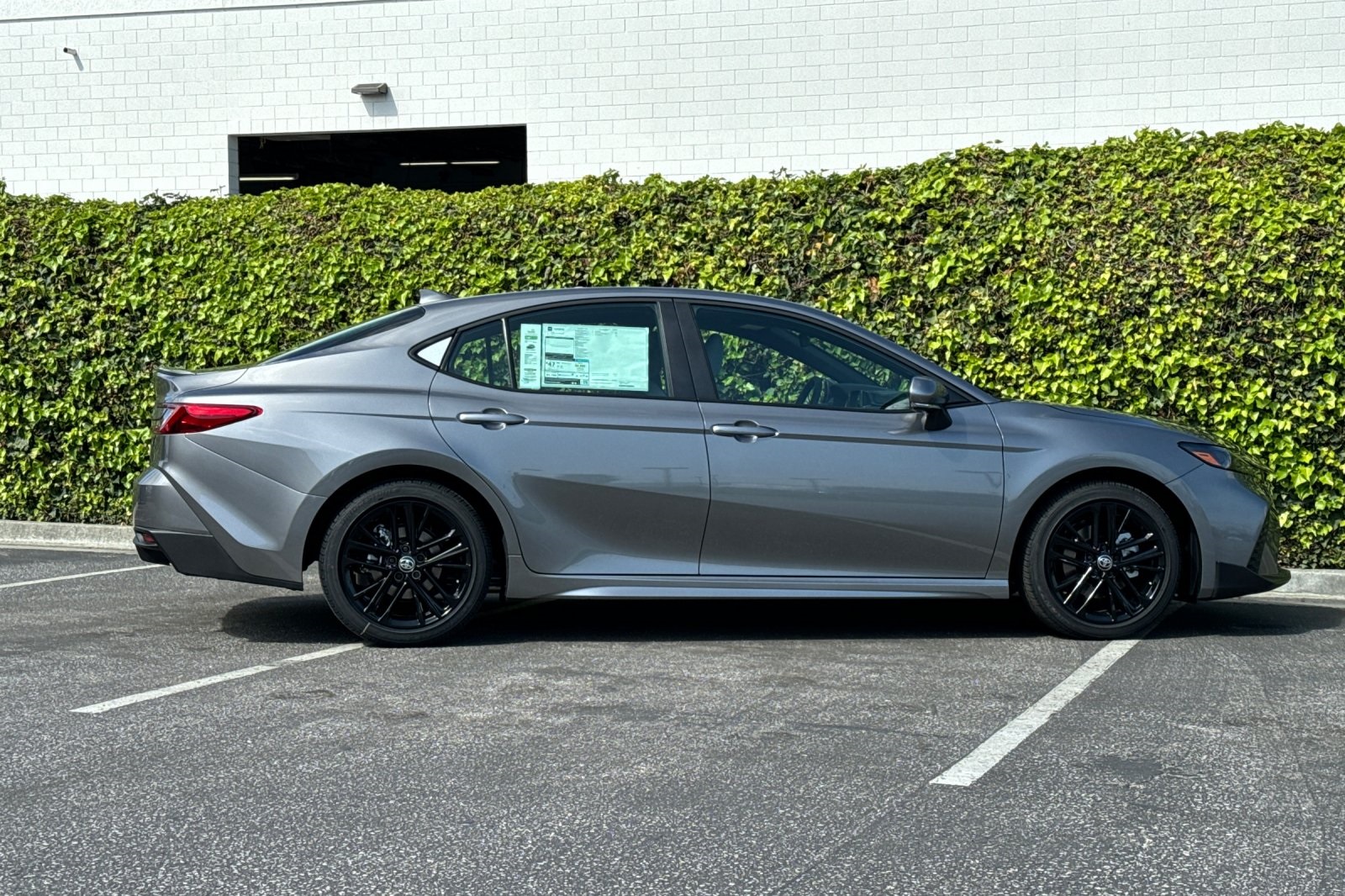 2025 Toyota Camry SE photo 3