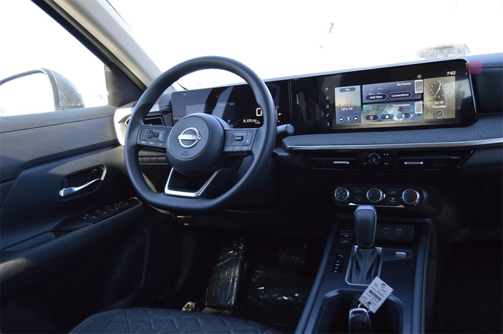 2025 Nissan Kicks SV photo 18
