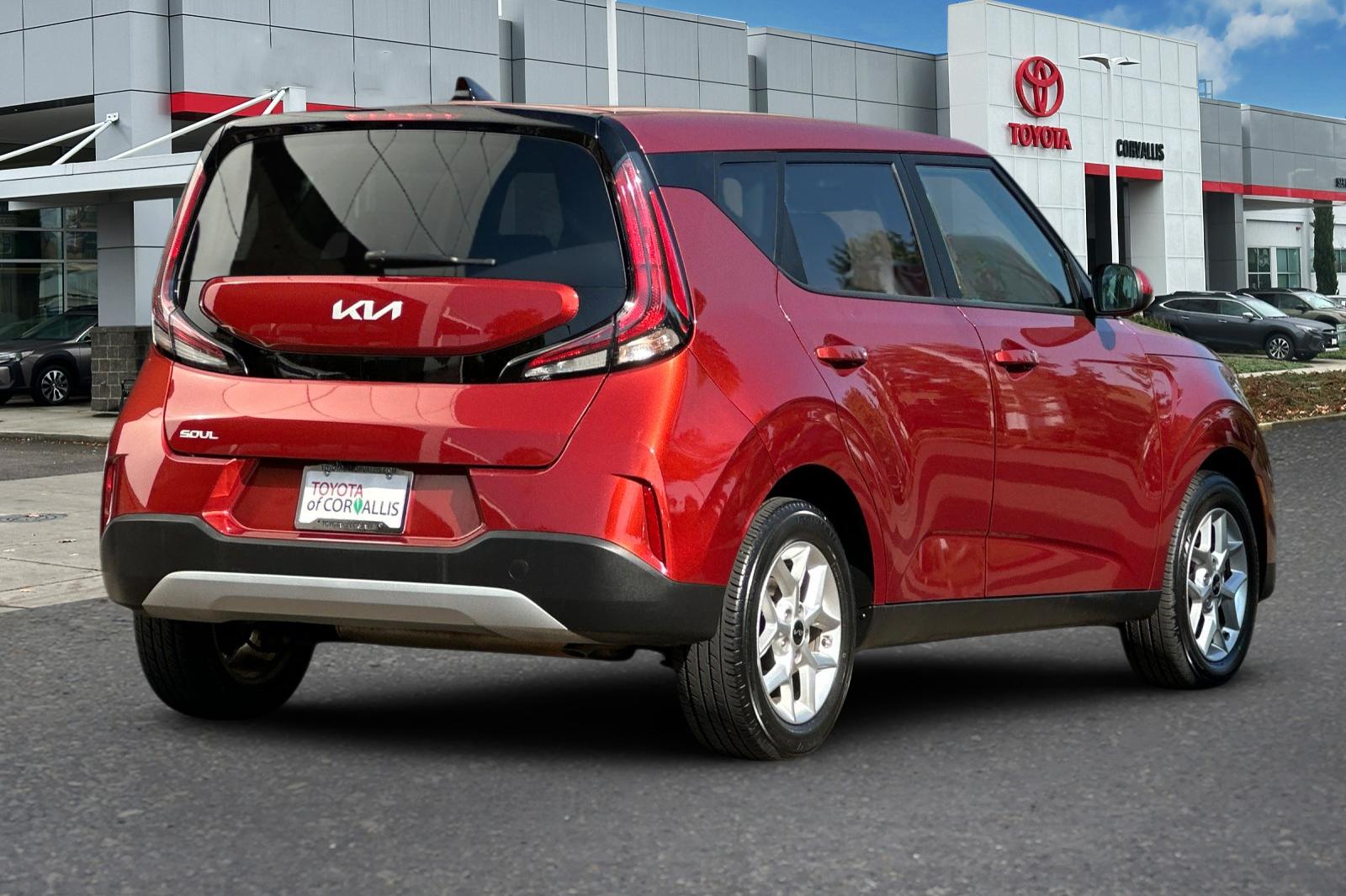 2023 Kia Soul LX photo 3