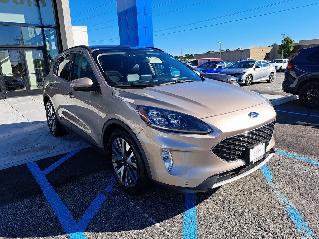 2020 Ford Escape Titanium Hybrid photo 4