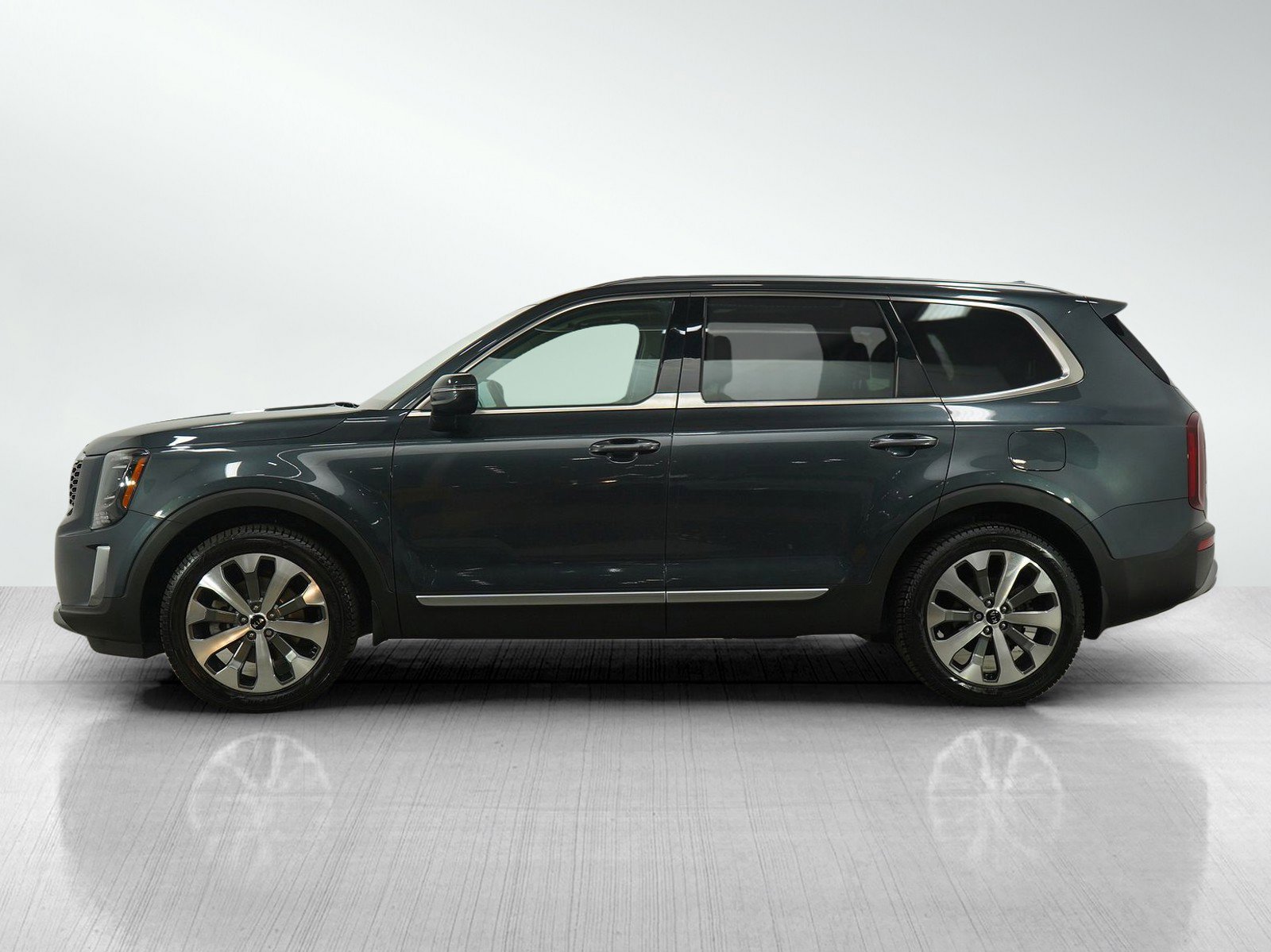 Used 2020 Kia Telluride S with VIN 5XYP6DHC3LG088561 for sale in White Bear Lake, Minnesota