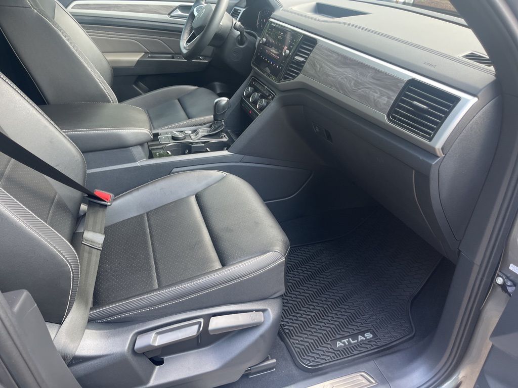 2023 Volkswagen Atlas Cross Sport SE Technology photo 19
