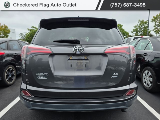 2018 Toyota RAV4 LE photo 5