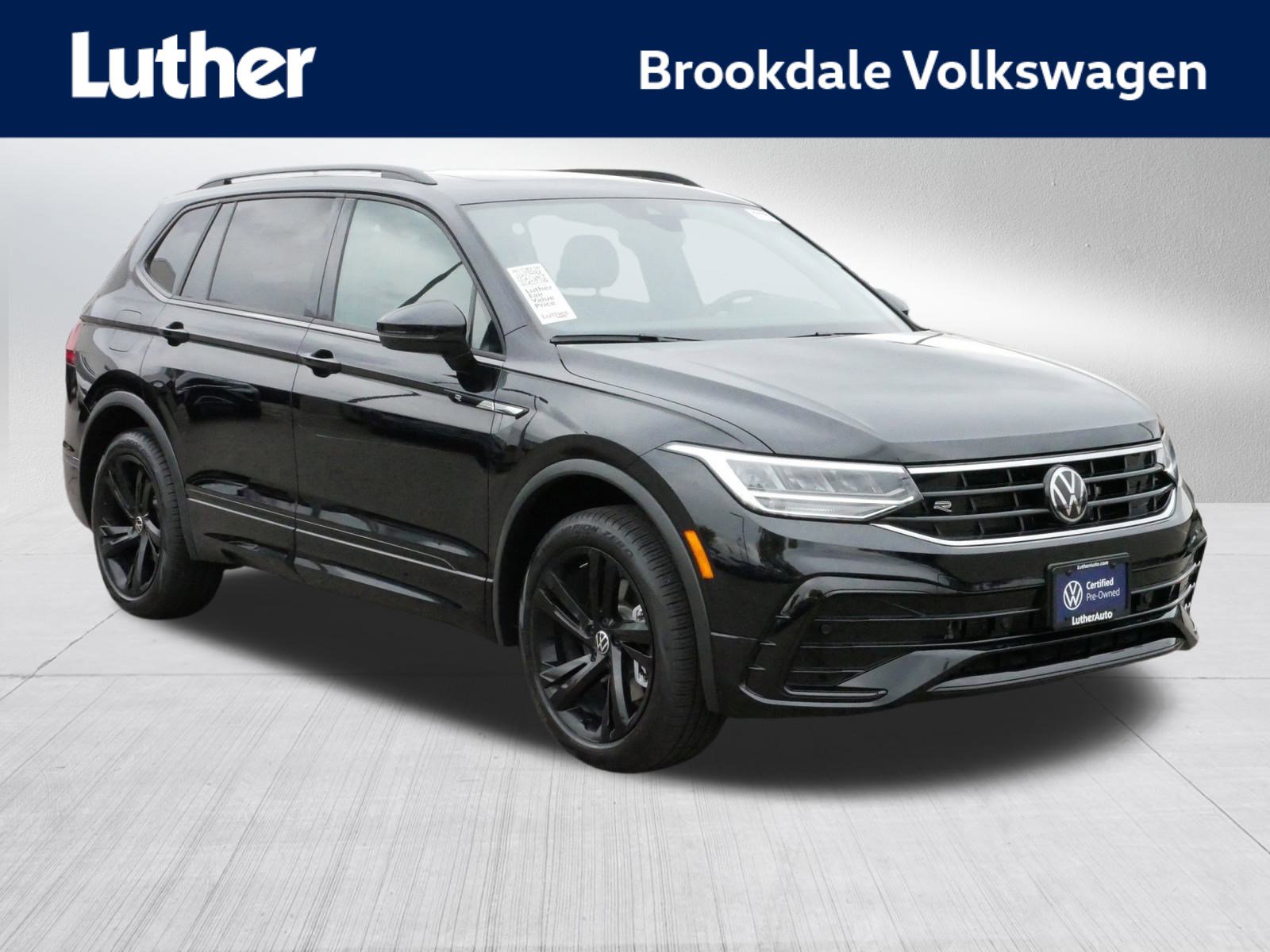 2024 Volkswagen Tiguan SE R-LINE BLACK's photo