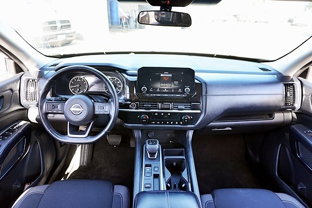2023 Nissan Pathfinder SV photo 18