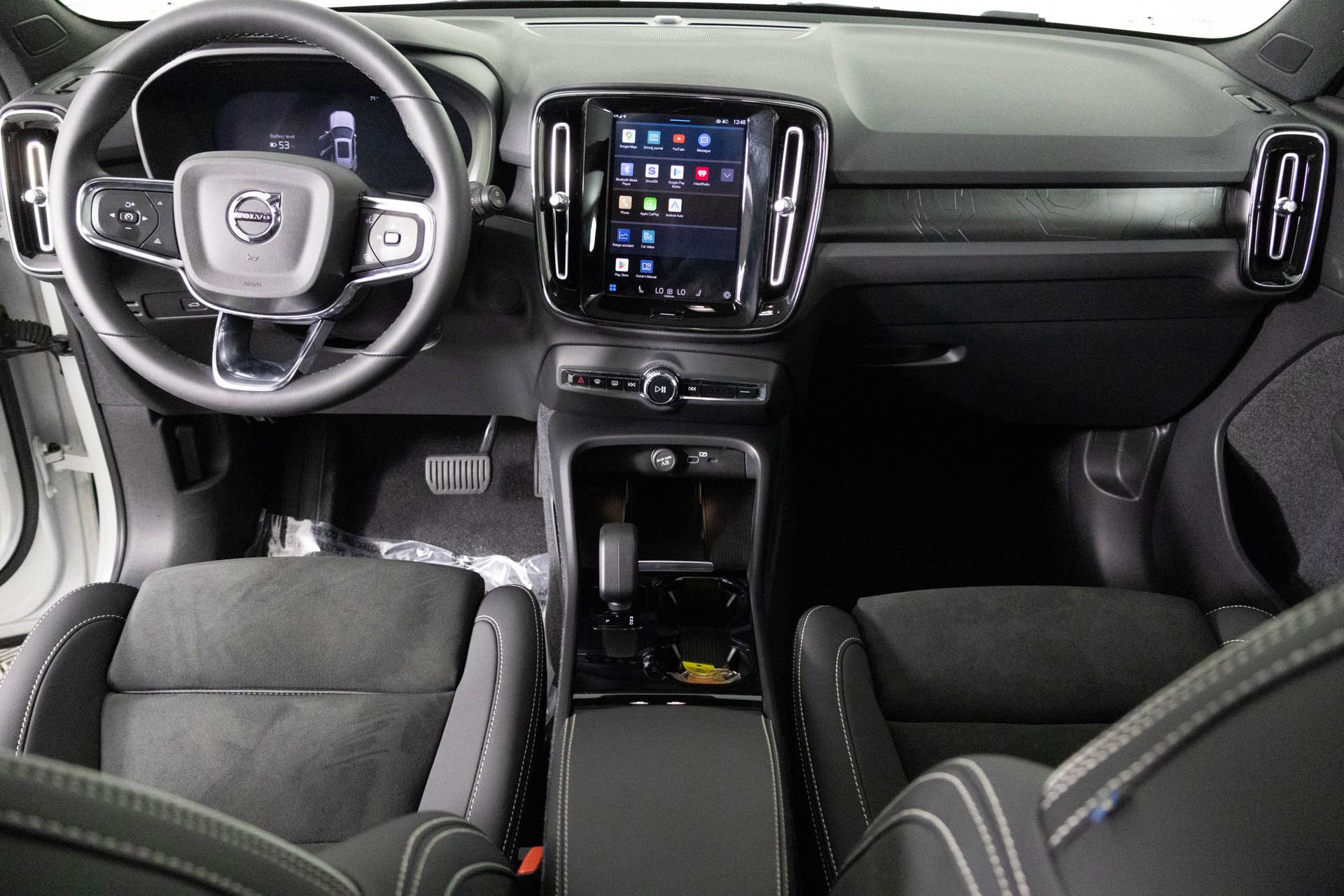2023 Volvo XC40 Recharge Plus photo 10