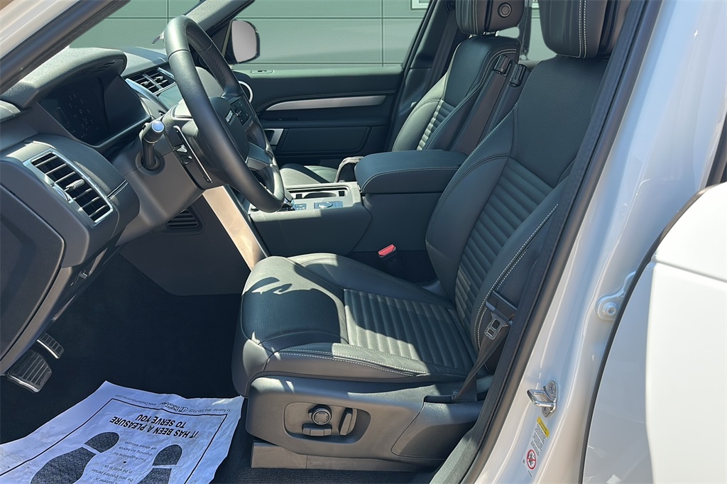 2025 Land Rover Discovery SE photo 14