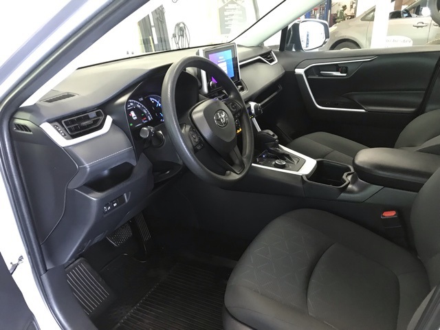 2024 Toyota RAV4 Hybrid XLE photo 10