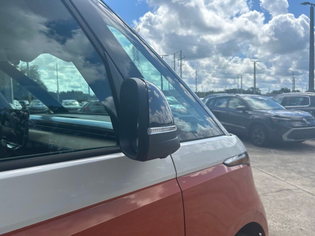 2025 Volkswagen ID. Buzz Pro Plus photo 22