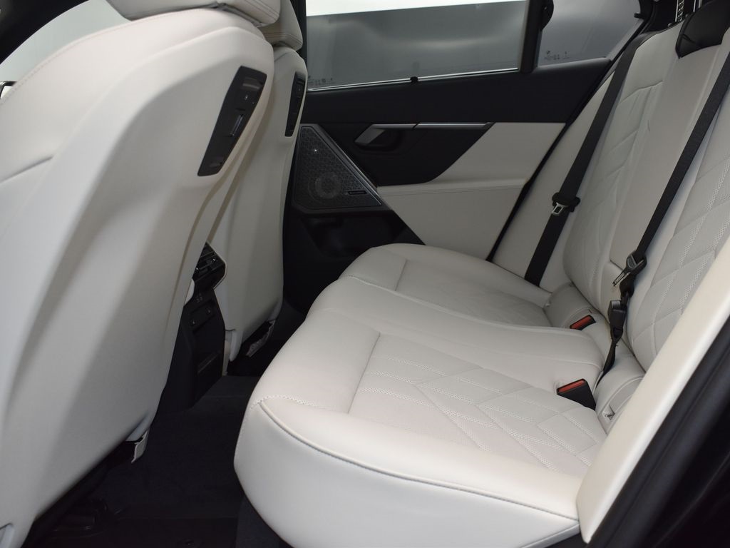 2026 Bmw 550e xDrive photo 14