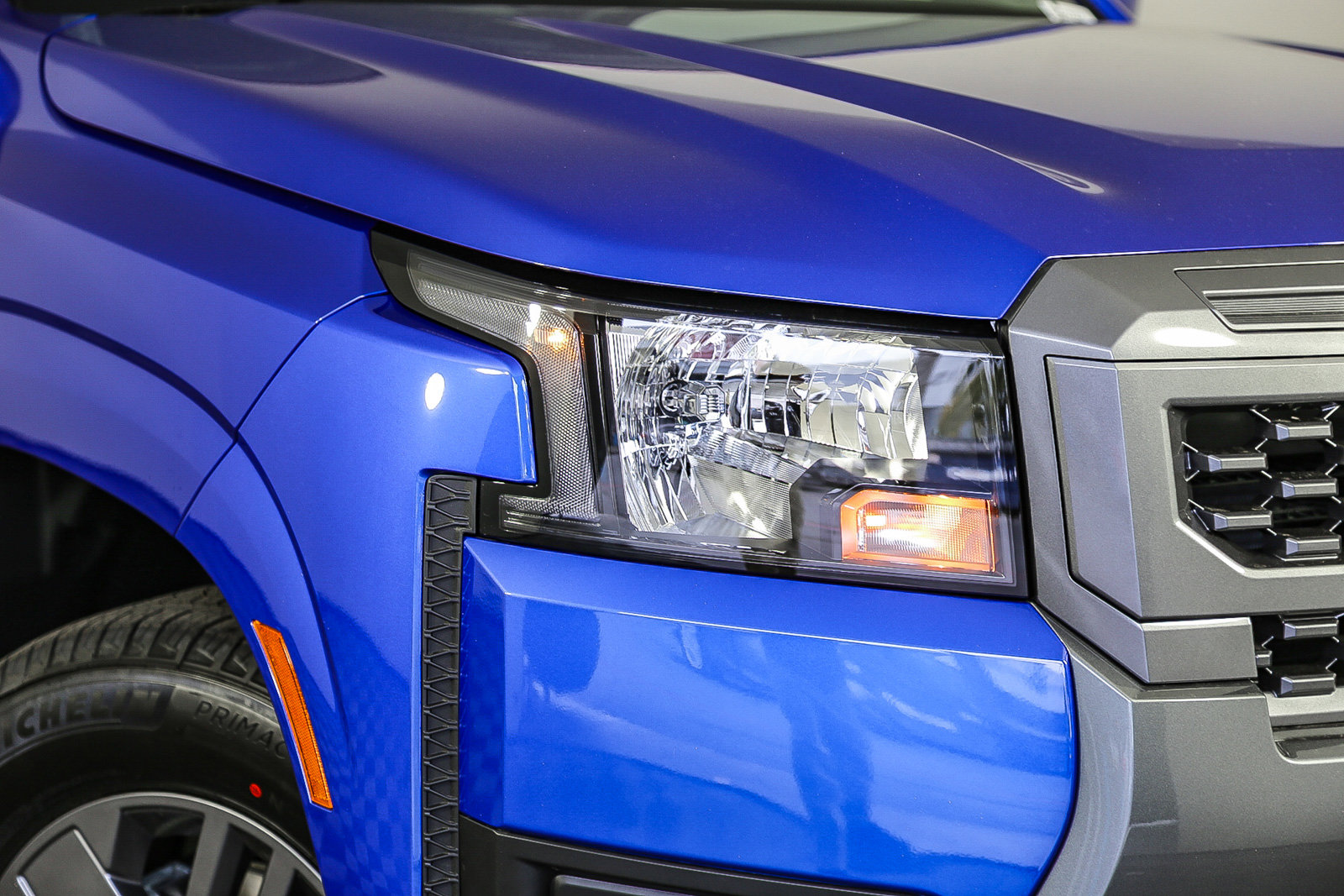 2025 Nissan Frontier Crew Cab SV photo 2