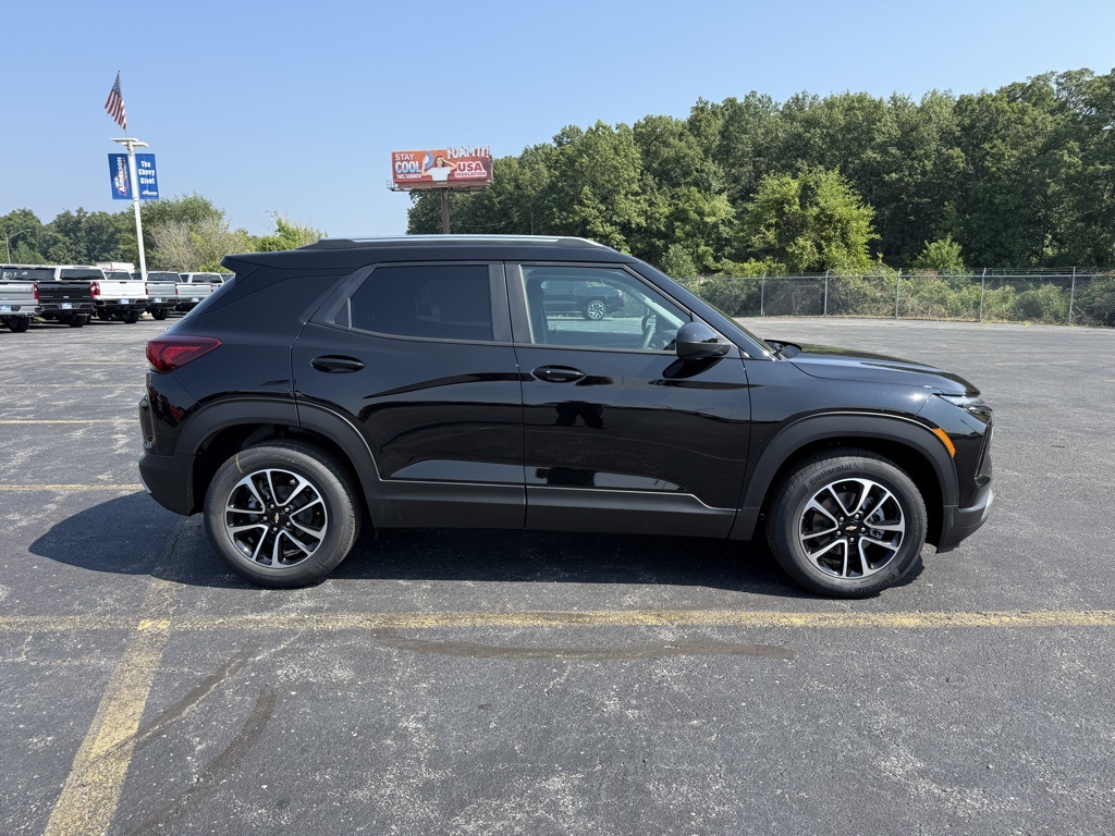 2026 Chevrolet Trailblazer LT photo 2
