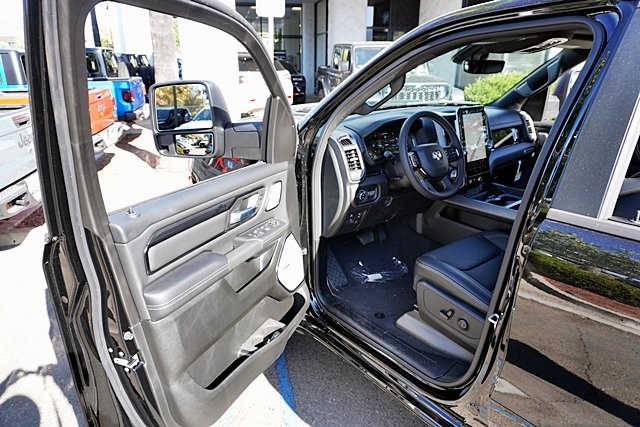 New 2026 Diamond Black Crystal Pearl-Coat Exterior Paint RAM Rebel image 47