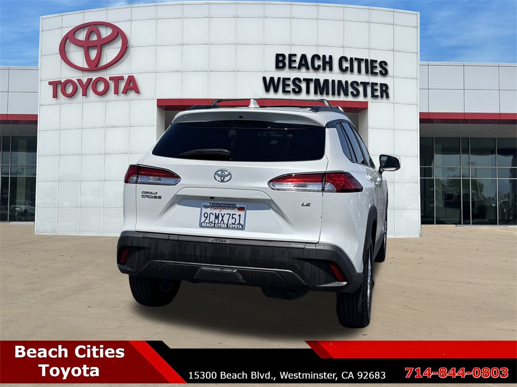 2022 Toyota Corolla Cross LE photo 11