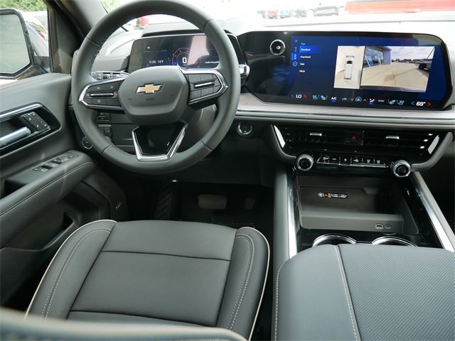 2025 Chevrolet Suburban Premier photo 17