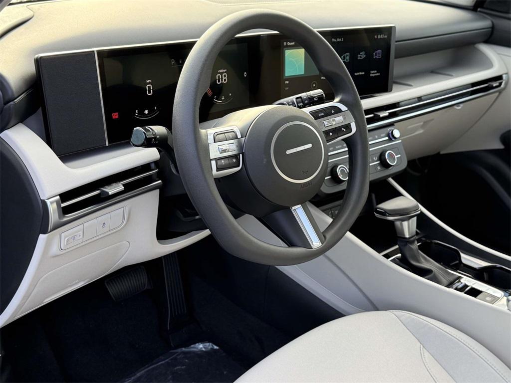 2025 Hyundai Tucson SE photo 2