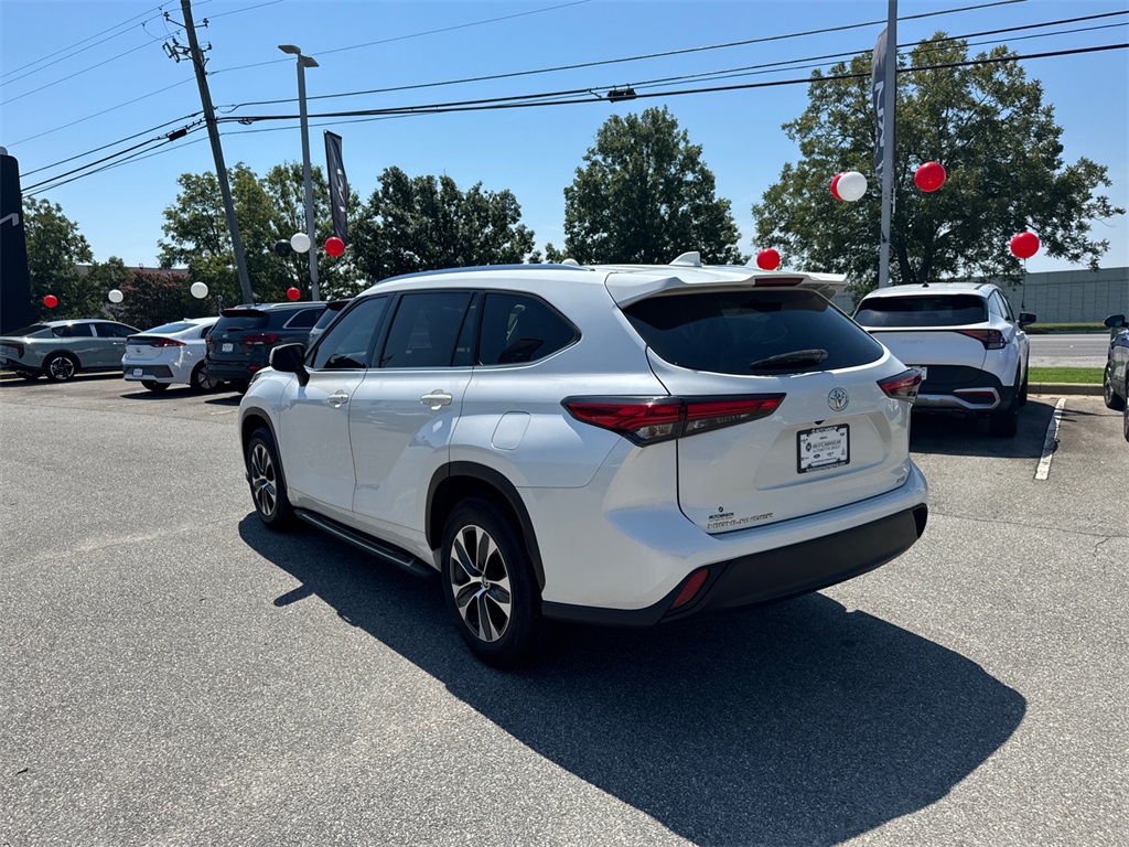 2021 Toyota Highlander XLE photo 5