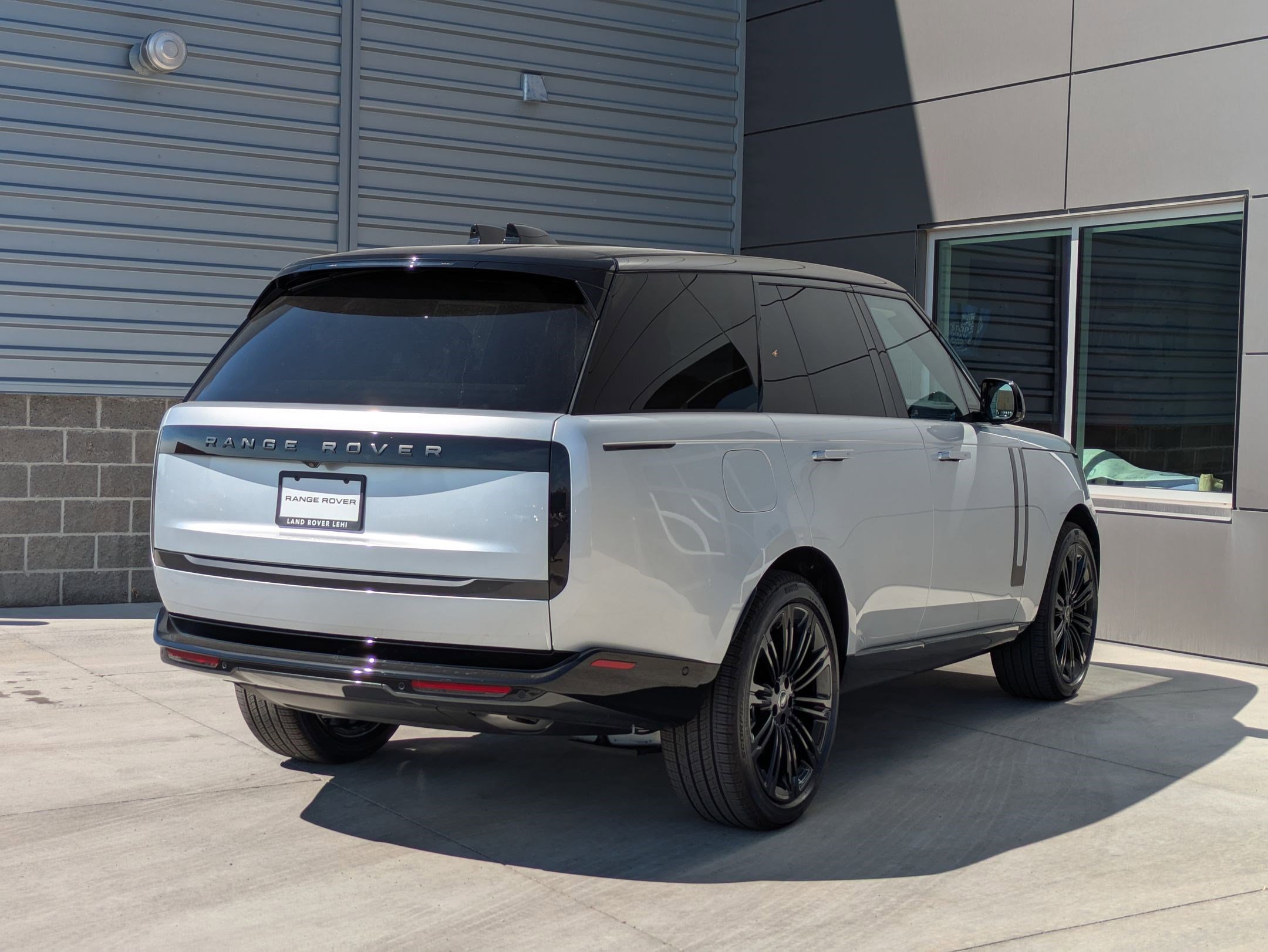 2025 Land Rover Range Rover SE photo 5