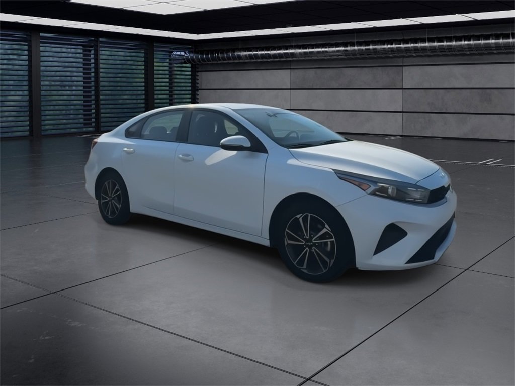 2023 Kia Forte LXS photo 2