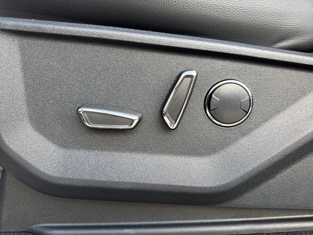 2025 Ford F-150 Lariat photo 21