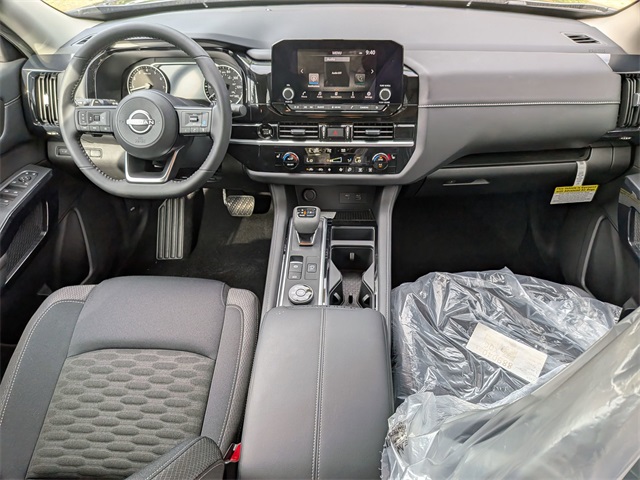 2025 Nissan Pathfinder SV photo 17