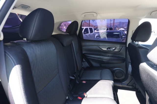 2018 Nissan Rogue SV photo 16