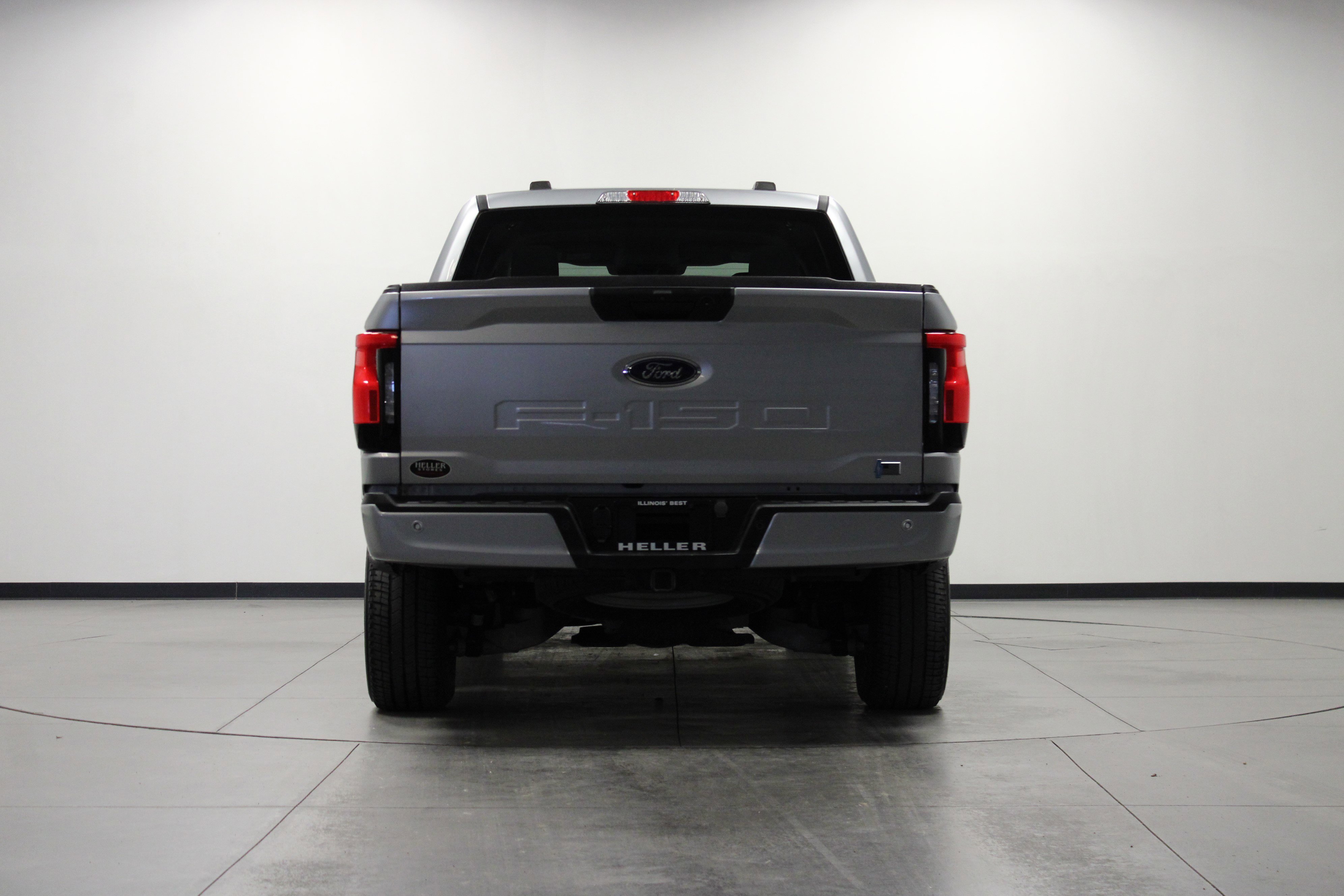 2023 Ford F-150 Lightning XLT photo 4
