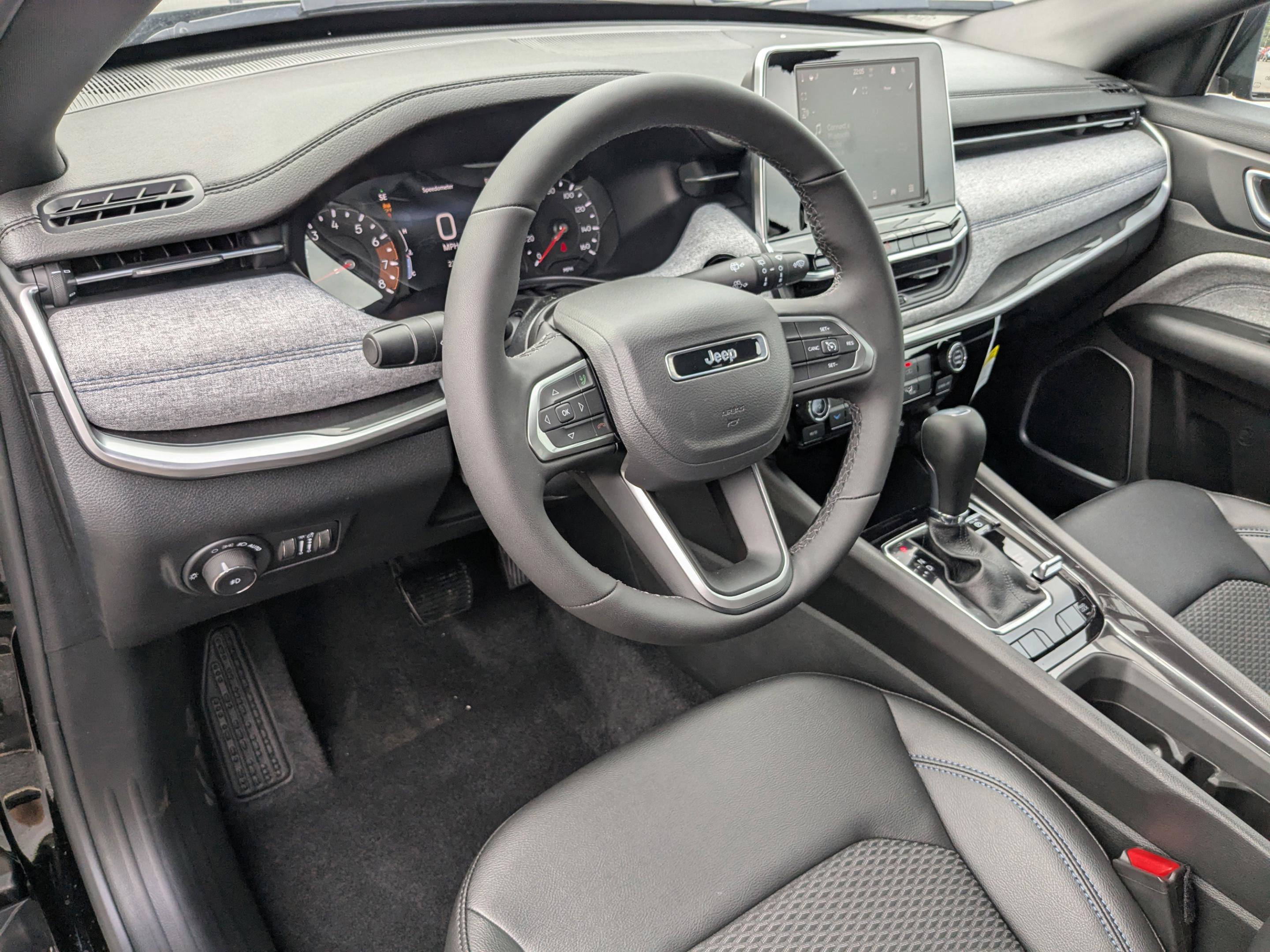 2025 Jeep Compass Latitude photo 34