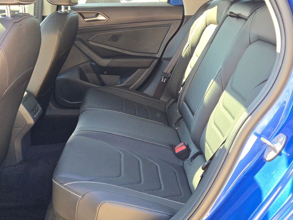 2022 Volkswagen Jetta 1.5T SEL photo 16