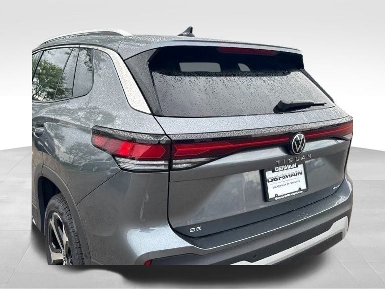 2025 Volkswagen Tiguan SE photo 9