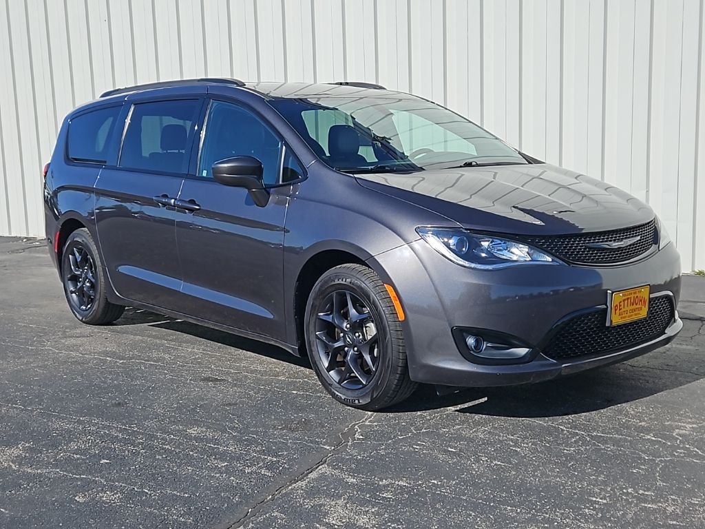2020 Chrysler Pacifica Touring L's photo