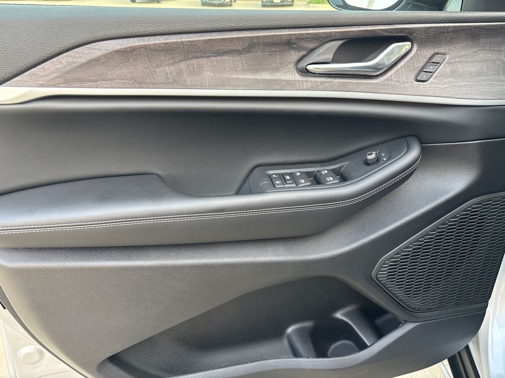 2025 Jeep Grand Cherokee Limited photo 11