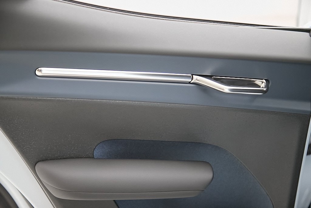 2025 VOLVO EX30 - Image 19