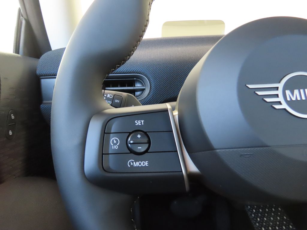 2025 Mini Cooper 2 Door Hardtop Signature photo 12