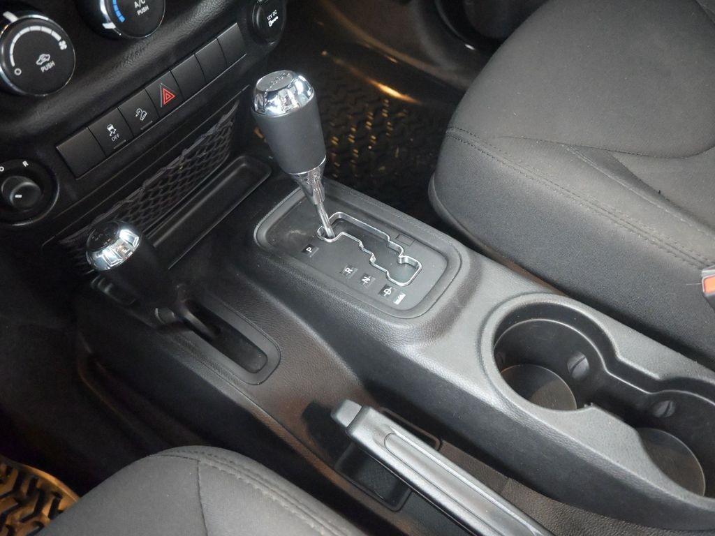 2015 Jeep Wrangler Unlimited Sport photo 30