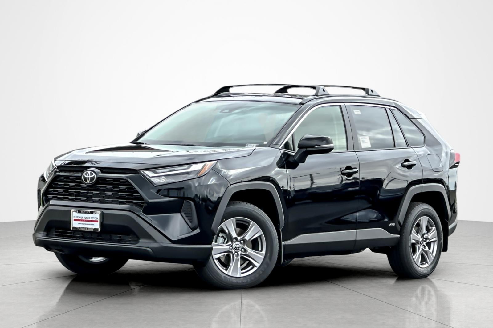 2025 Toyota RAV4 LE's photo