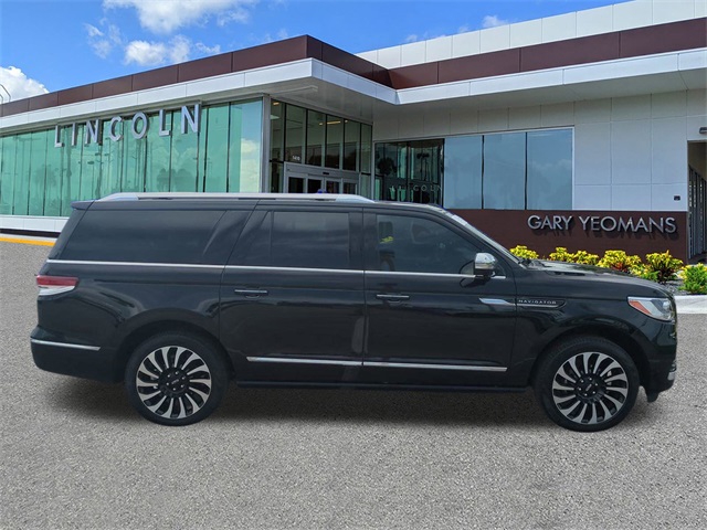 2024 Lincoln Navigator Black Label photo 3
