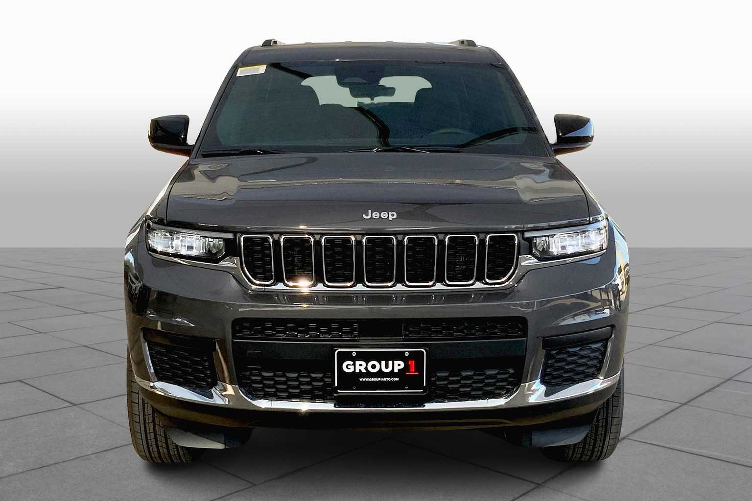2025 Jeep Grand Cherokee Laredo photo 2
