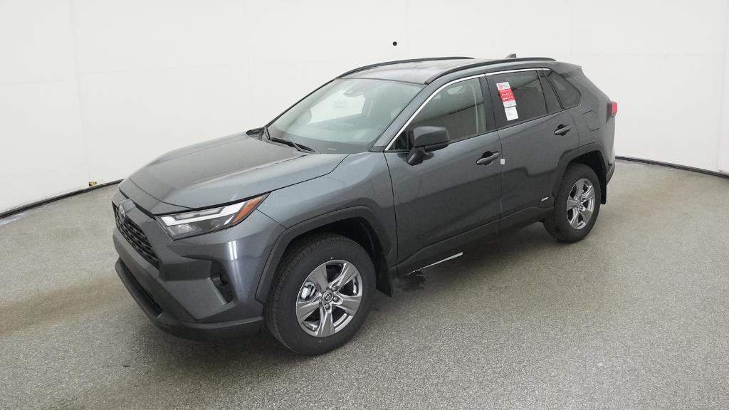 2025 Toyota RAV4 LE's photo