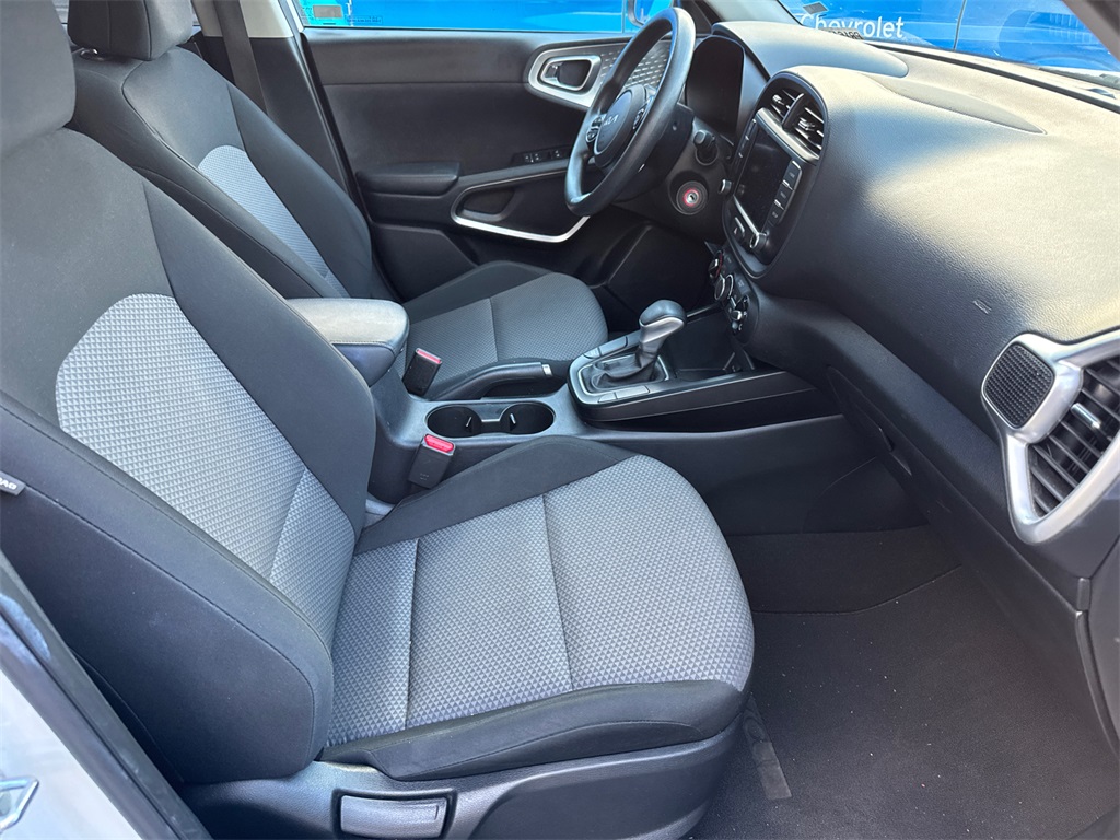 2023 Kia Soul LX photo 2