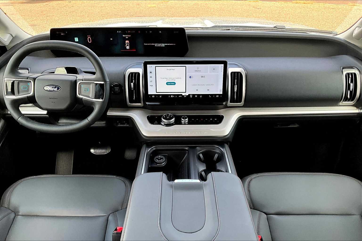 2025 Ford Expedition photo 3