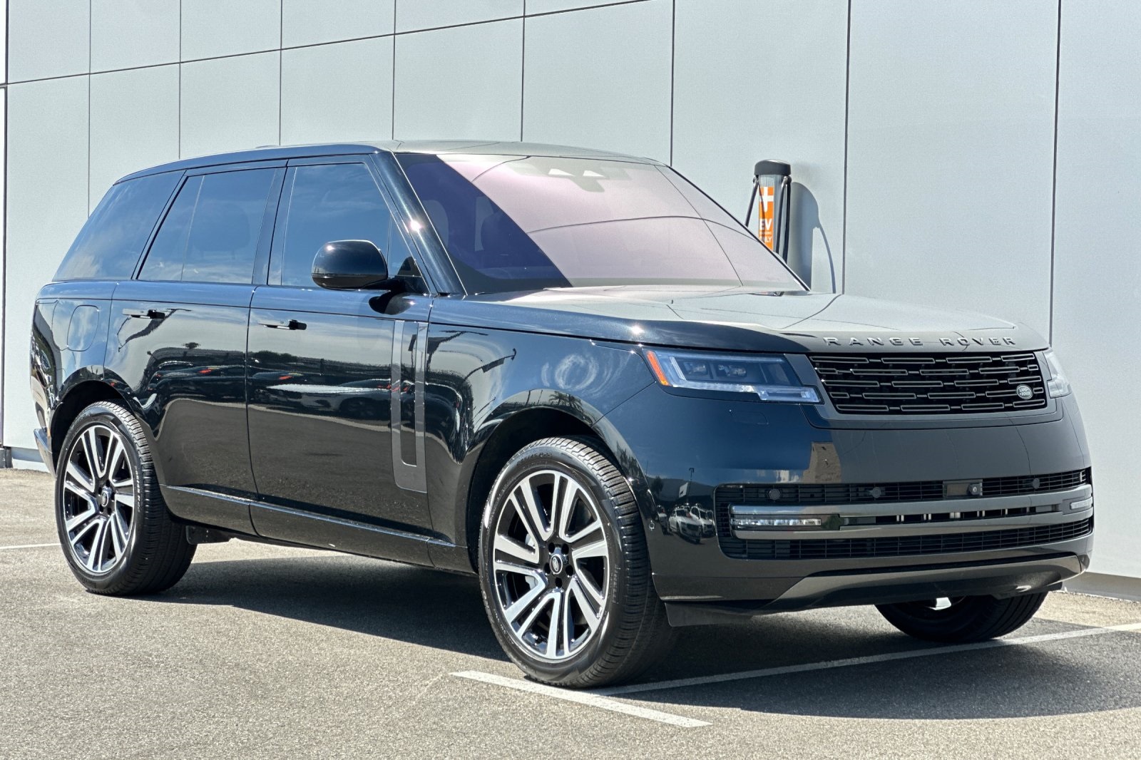 2023 Land Rover Range Rover SE photo 7