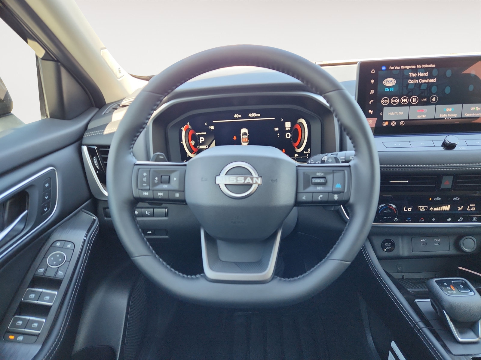 2025 Nissan Rogue Platinum photo 13