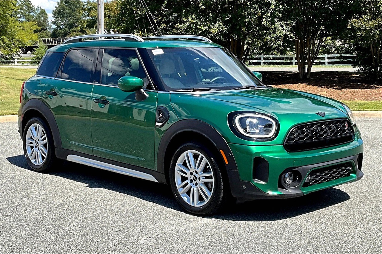 2023 Mini Cooper S Iconic photo 2